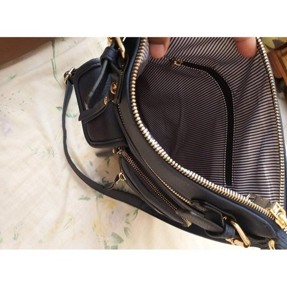 Lightweight Medium Crossbody Bag Shoulder Bag with Multi Pocket - Picture 3 of 3